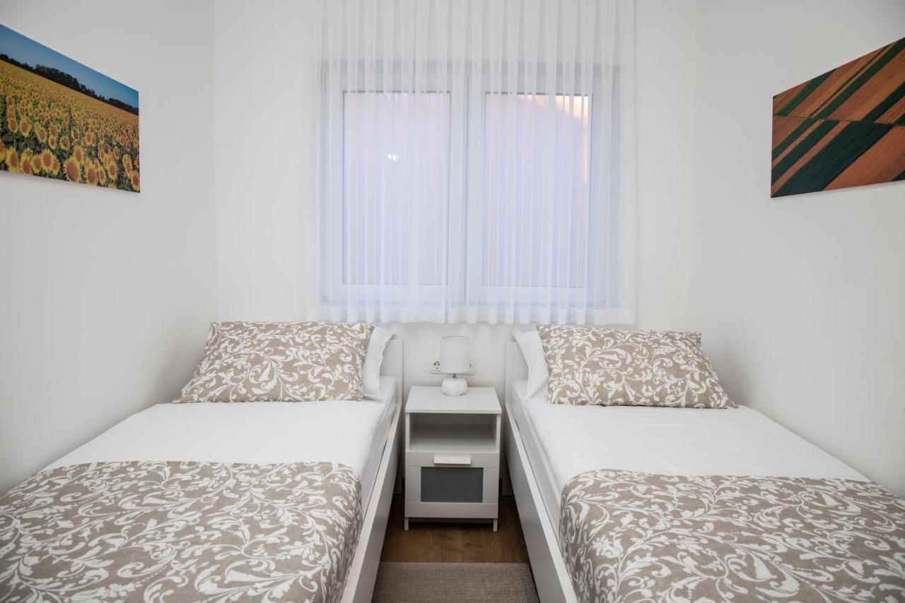 Apartmani Orion - Kasiopeja Vinkovci Esterno foto