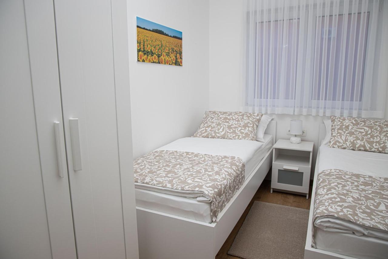Apartmani Orion - Kasiopeja Vinkovci Esterno foto